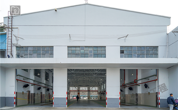 外墻乳膠漆和真石漆哪個好?【區(qū)別對比】